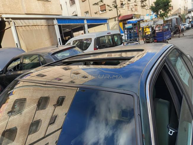 سيارة عائلية