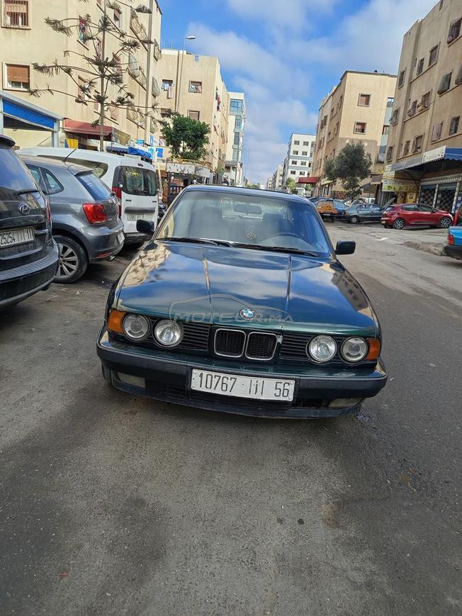 سيارة عائلية