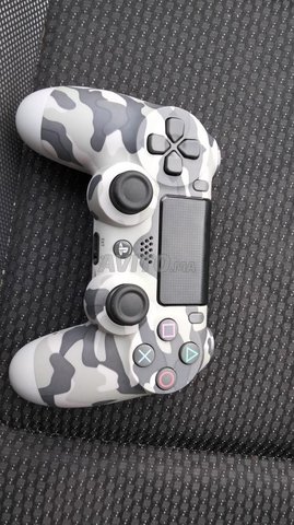 manette ps4 en très bon état