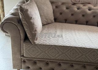 Salon moderne en très bon état