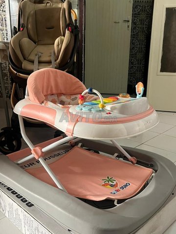 trouteur et poussette avec chaise auto