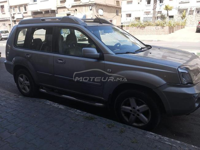 سيارة نيسان 