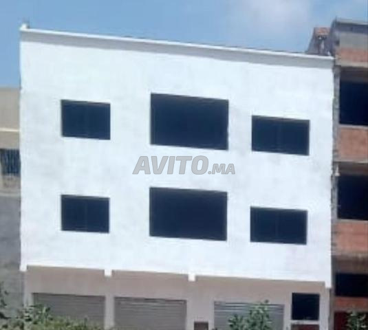 Maison 2 Etages avec une Cave et un grand magasin