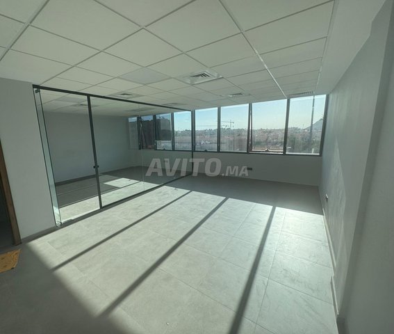 Bureau haut standing neuf en face de sup de co