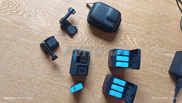 Go Pro Hero 10 black plus  6 batriyat  pochette