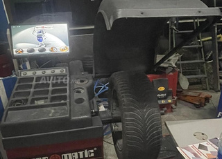 4 machines  matériel de  pneus 