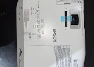 Vidéo projecteur EPSON EB-X27 plus sacoche EPSON 