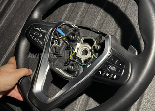 Volant BMW 2024 dernier modèle avec palette