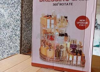 منظم رائع لترتيب لوازم مكياج 