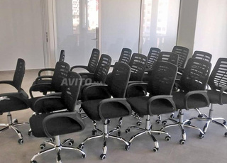 bureau/chaise/table réunion/vitrine/marguerite