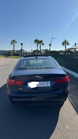 Jaguar XF excellent état 81000km