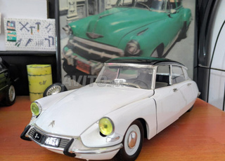 1/18 Citroën ds
