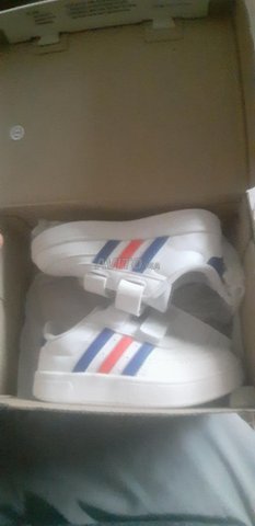 Adidas original pour enfant JDIDA TAILLE 24