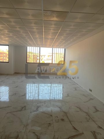 منصة مكتبية رائعة في شارع محمد الخامس