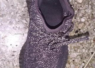 Espadrille yeezy originale très bon état 