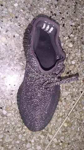 Espadrille yeezy originale très bon état 