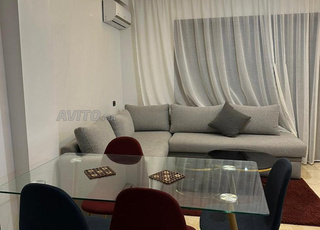 appartement propre acote la gar 