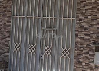 باب كاراج كبيرة وصحيحة 