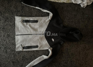 haut nike tech gris et noir 