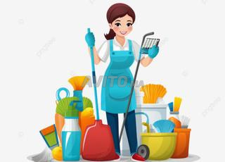 طاهية ومربية وامرأة تنظيف