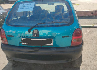 Opel Corsa Essence Manuelle 1995 à Casablanca