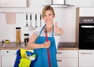 عاملة منزلية طباخة مربية