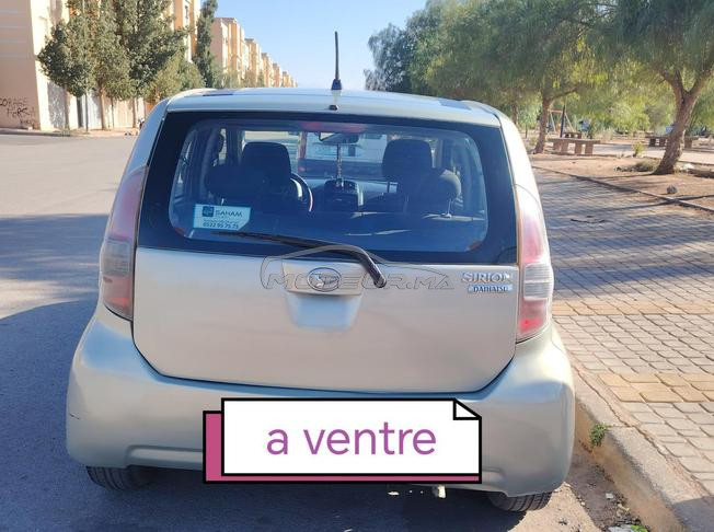 سيارة من نوع ديهاتسو سيرون 