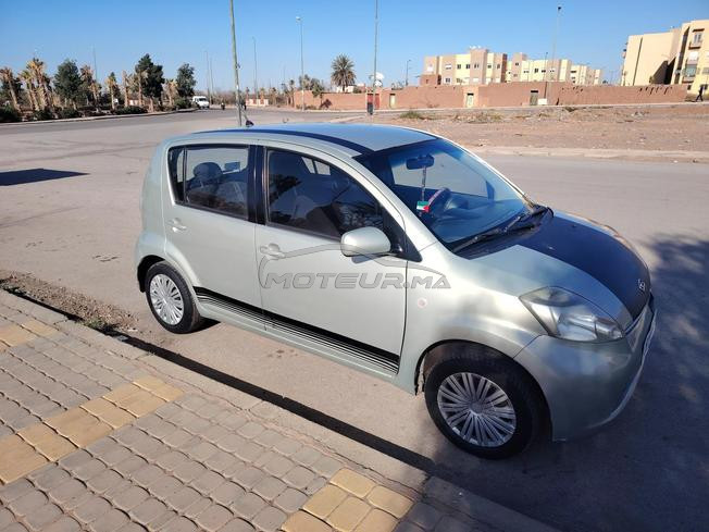 سيارة من نوع ديهاتسو سيرون 