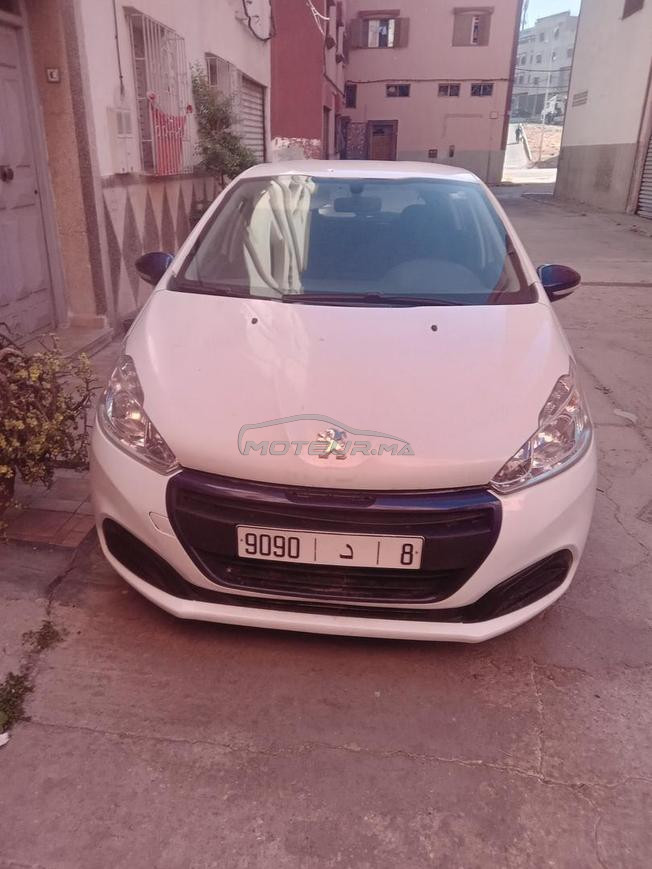 Peugeot 208 en bon état 