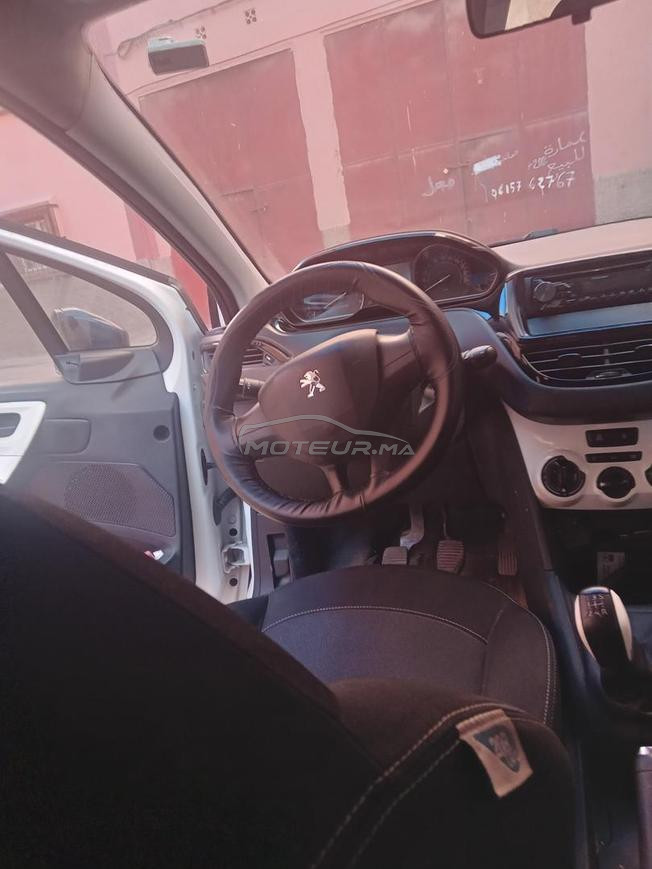 Peugeot 208 en bon état 