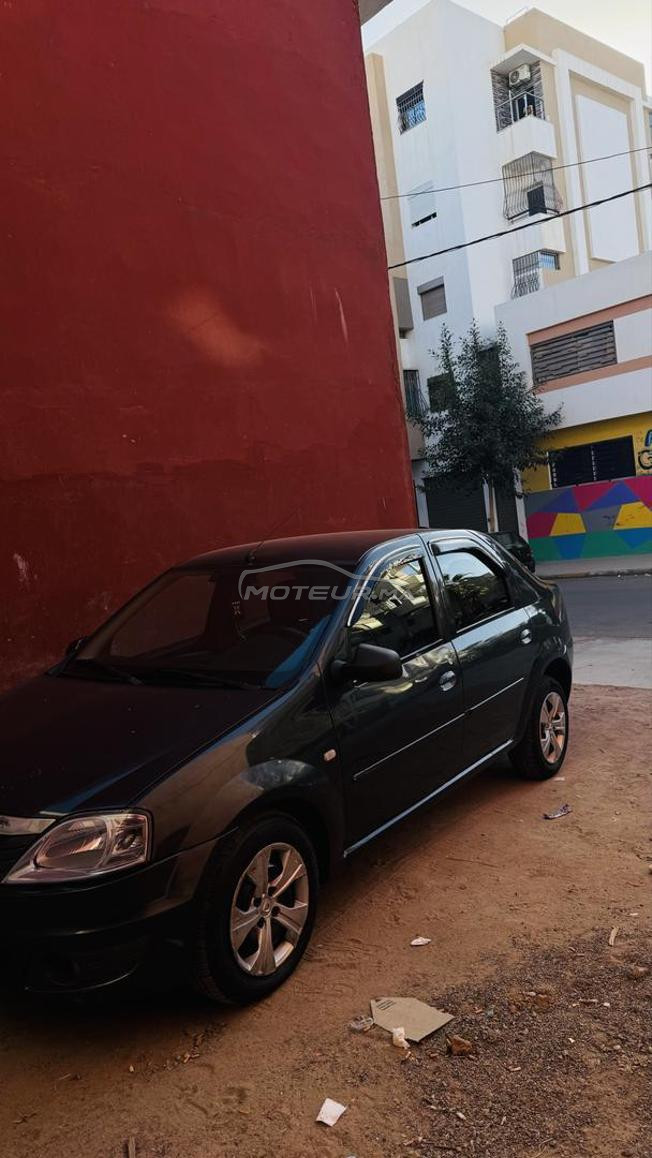 dacia logan.     