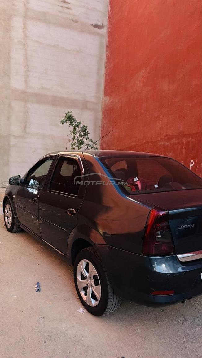 dacia logan.     