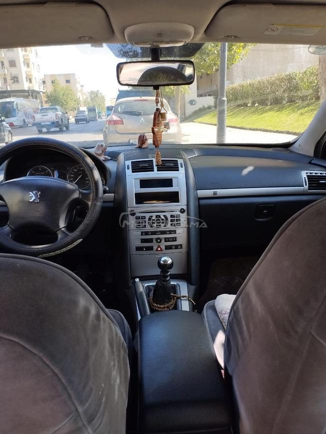 بوجو 407 مع إمكانية التبادل بسيارة تجارية.
