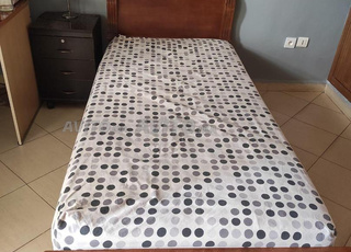 Lit avec Matelas en très bon état