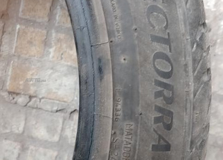  deux pneux,d'occasion pour voiture Peugeot 307