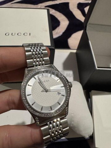Montre GUCCI diamant 126.4 swiss made original 