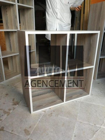 vende un article que ce veut la dire PRESENTOIRE