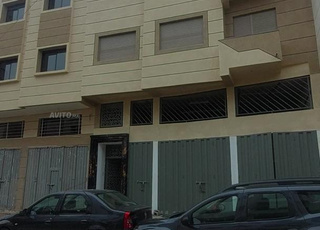 منزل تجاري من طابقين  مسجل ومحفظ