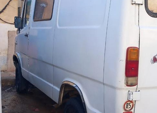 مرسيديس بنز  207  