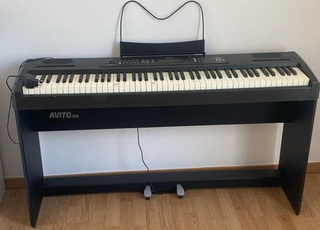 Piano propre  fonctionnel avec pédalie