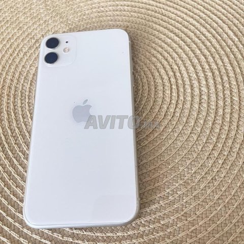 iPhone 11 Noir 128 Go Officiel  Batterie 86 IOS 18
