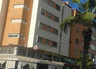 شقق مفروشة للرجال أو النساء العازبات مشمسة