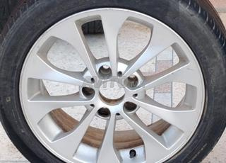 عجلات السيارة