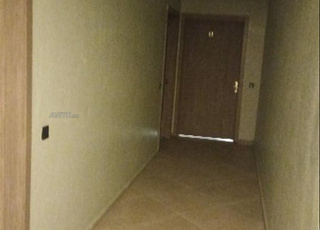 مكتب بموقع متميز للكراء المهني