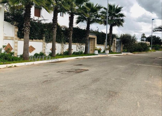 belle villa au centre ville de bouskoura 1000m