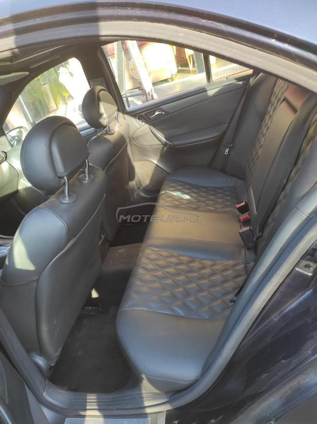 MERCEDES en très bonne etat ميرسيديس 220