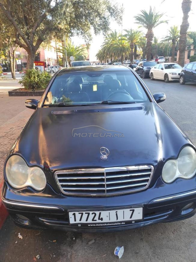 MERCEDES en très bonne etat ميرسيديس 220