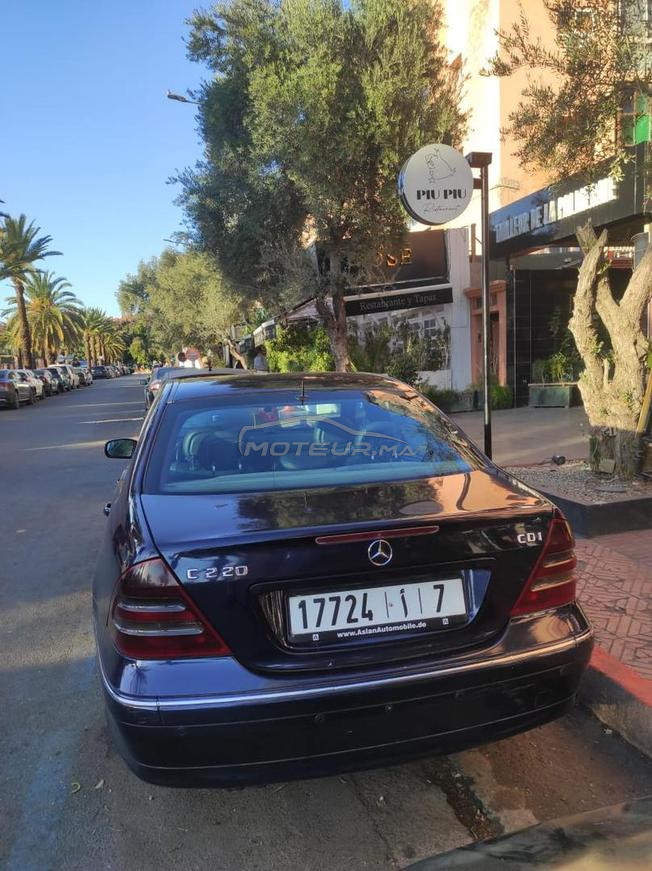 MERCEDES en très bonne etat ميرسيديس 220