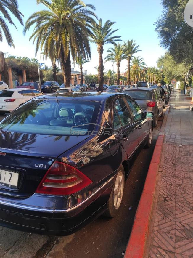 MERCEDES en très bonne etat ميرسيديس 220