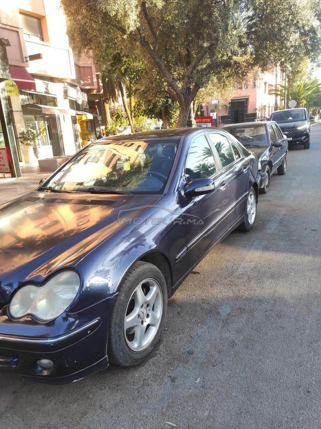 MERCEDES en très bonne etat ميرسيديس 220